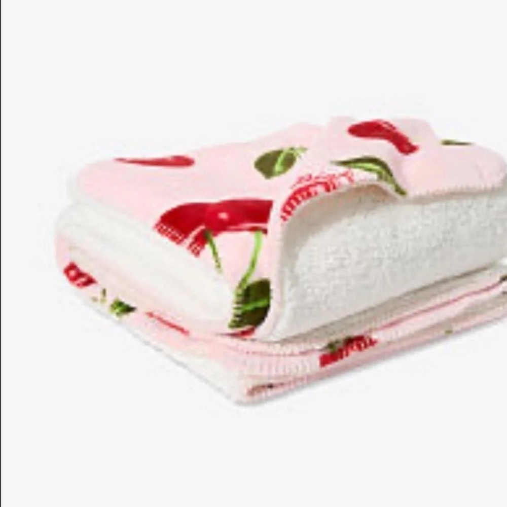 Pink vs cherrie Sherpa blanket